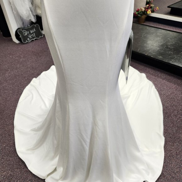 Martin Thornburg 120249 Size 8 Ivory Fit & Flare Bridal Gown - Picture 3 of 9